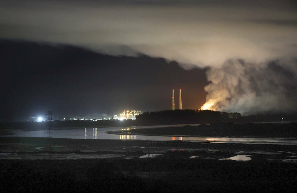 Flames and smoke from a fire fill the sky at the Moss Landing Power ...